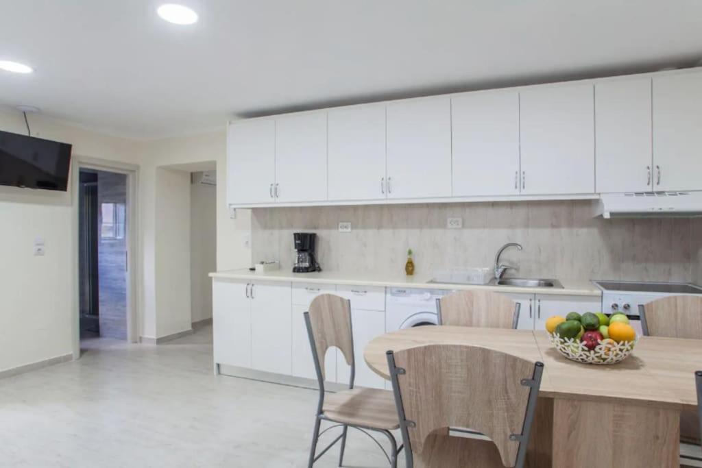 Appartamento Newly Reconstructed Flat 107Sqm! La Canea Esterno foto