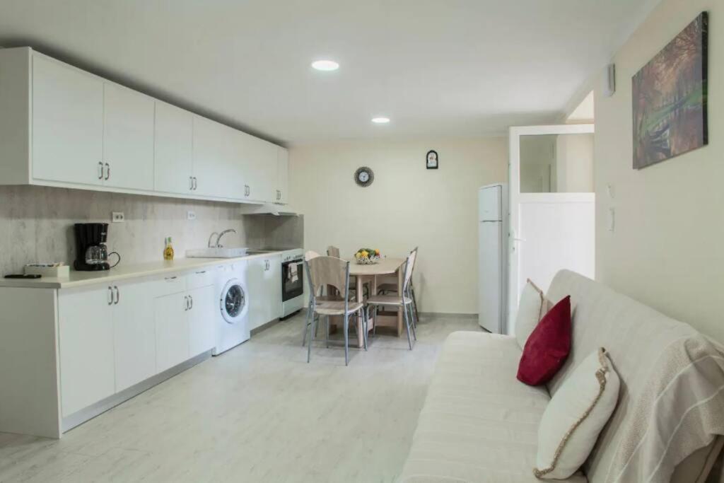 Appartamento Newly Reconstructed Flat 107Sqm! La Canea Esterno foto