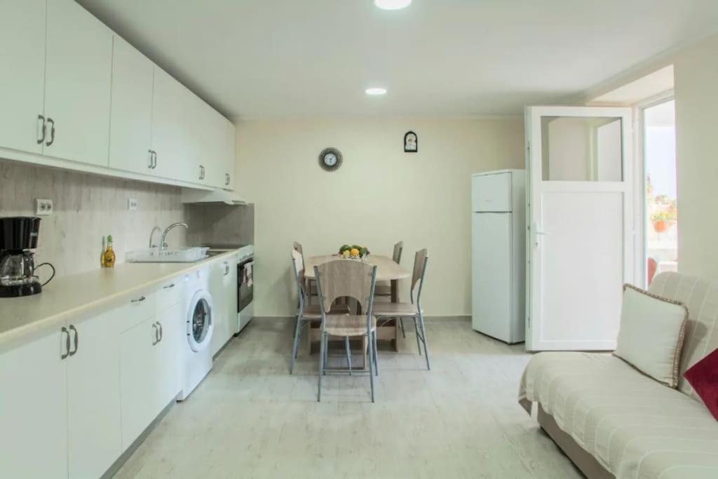 Appartamento Newly Reconstructed Flat 107Sqm! La Canea Esterno foto